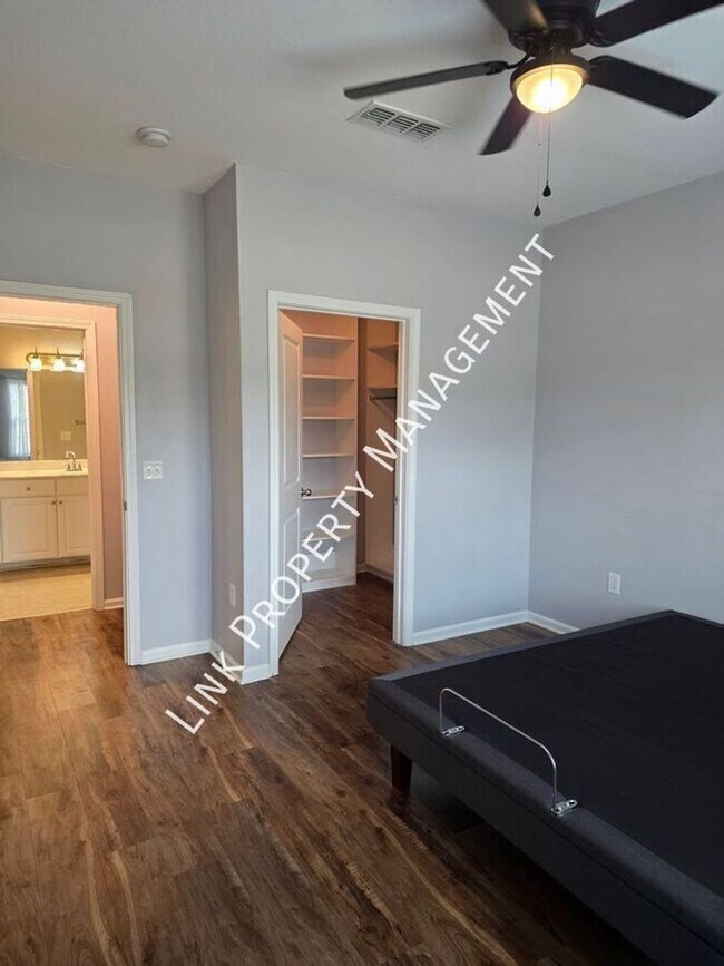 Building Photo - Beautiful One-Level Downstairs Condo in Prime Hamilton Place Location