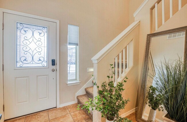 Building Photo - Westside area for Short or Long Term Rental (Completely Furnished) Beautiful 3 bed/2.5 baths plus...