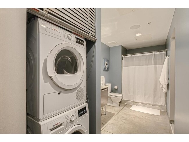 Building Photo - 700 N Washington Ave