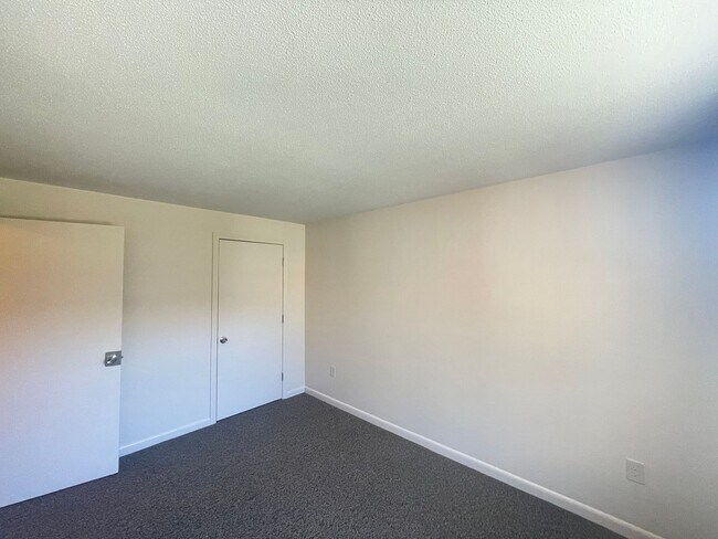 Building Photo - 173 Loudon Rd