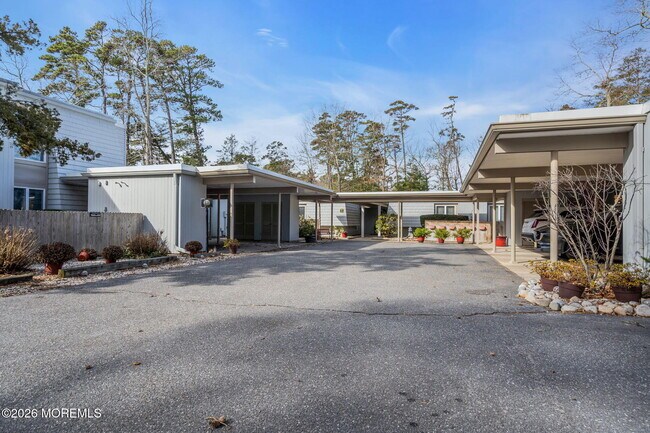 Building Photo - 166 E Holly Ln