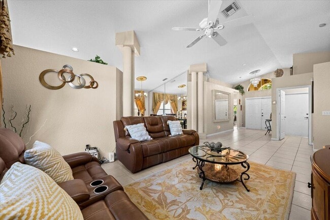 Building Photo - 12127 Sunset Point Dr