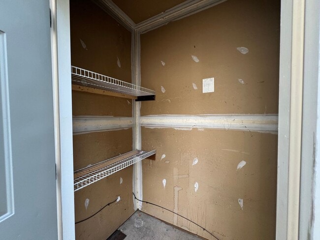 Building Photo - 4325 Pine Springs Ct