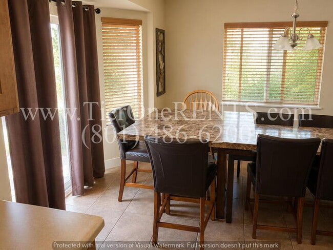 Building Photo - This property offers a NO DEPOSIT option available for qualified renters!
