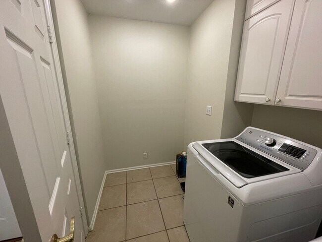 Building Photo - Unfurnished, Long Term Rental in Sun City!