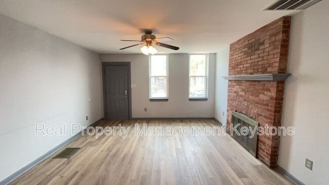 Building Photo - 2422 Jane St