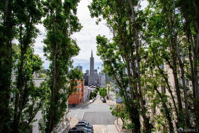 Building Photo - 5 Montague Pl