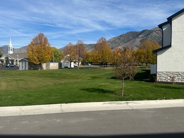 North East view - 33 N 460 W