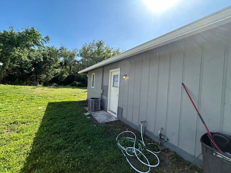 Building Photo - 4168-4170 Pine Drop Lane