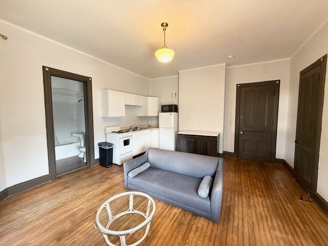 Building Photo - 153 Chapin St