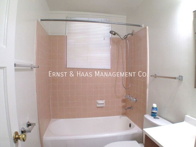 Building Photo - Lovely 1 Bedroom Apartment in Prime Bixby ...