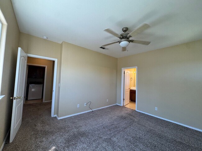 Building Photo - 747 W Siena Ln
