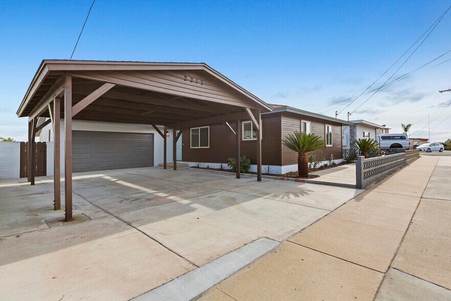 Building Photo - 2217 Cardinal Dr