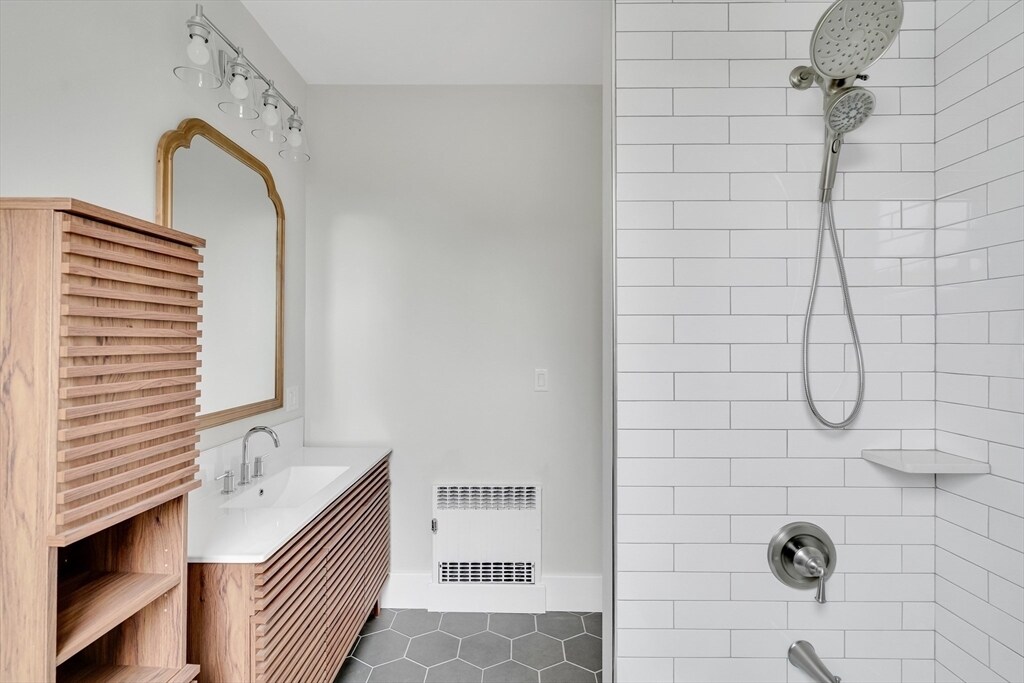 Building Photo - 1485 Beacon St