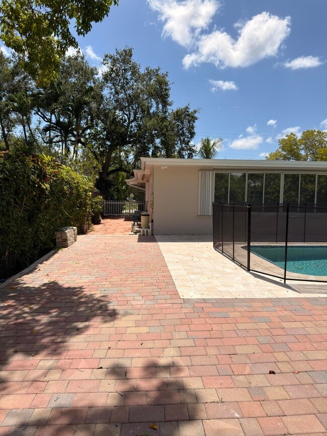 Building Photo - 7500 SW 98th Ct