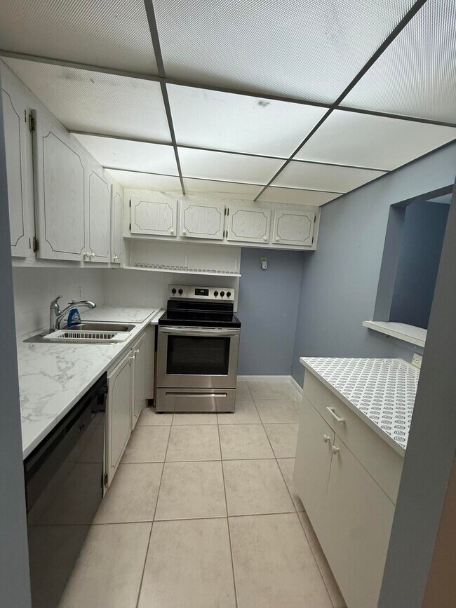 Building Photo - 322 Tilford O
