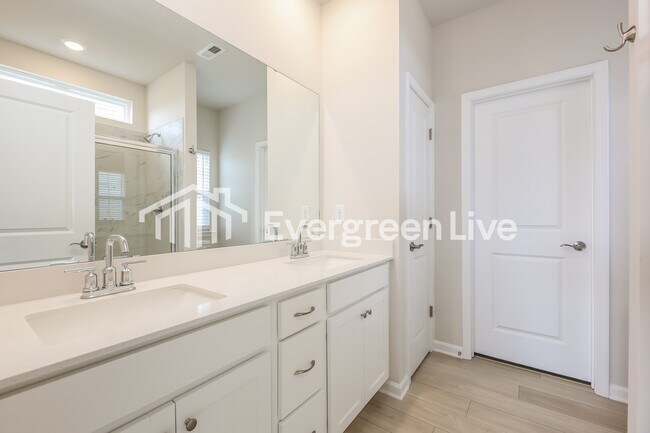 Building Photo - now