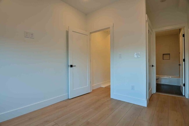 Building Photo - 2637 4th St NE