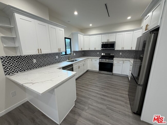 Building Photo - 6245 McLaren Ave