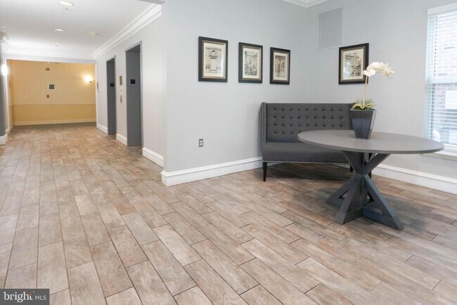 Building Photo - 2204 Westcourt Ln