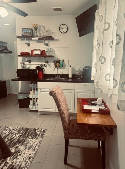 Building Photo - 621 Fairbanks St