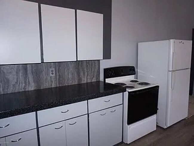 Building Photo - 317 S Clinton Ave