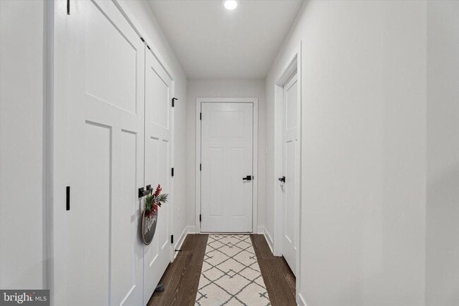 Building Photo - 102 Foxtail Wy