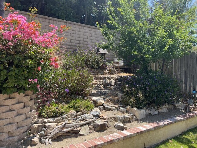 Building Photo - 33367 View Crest Dr