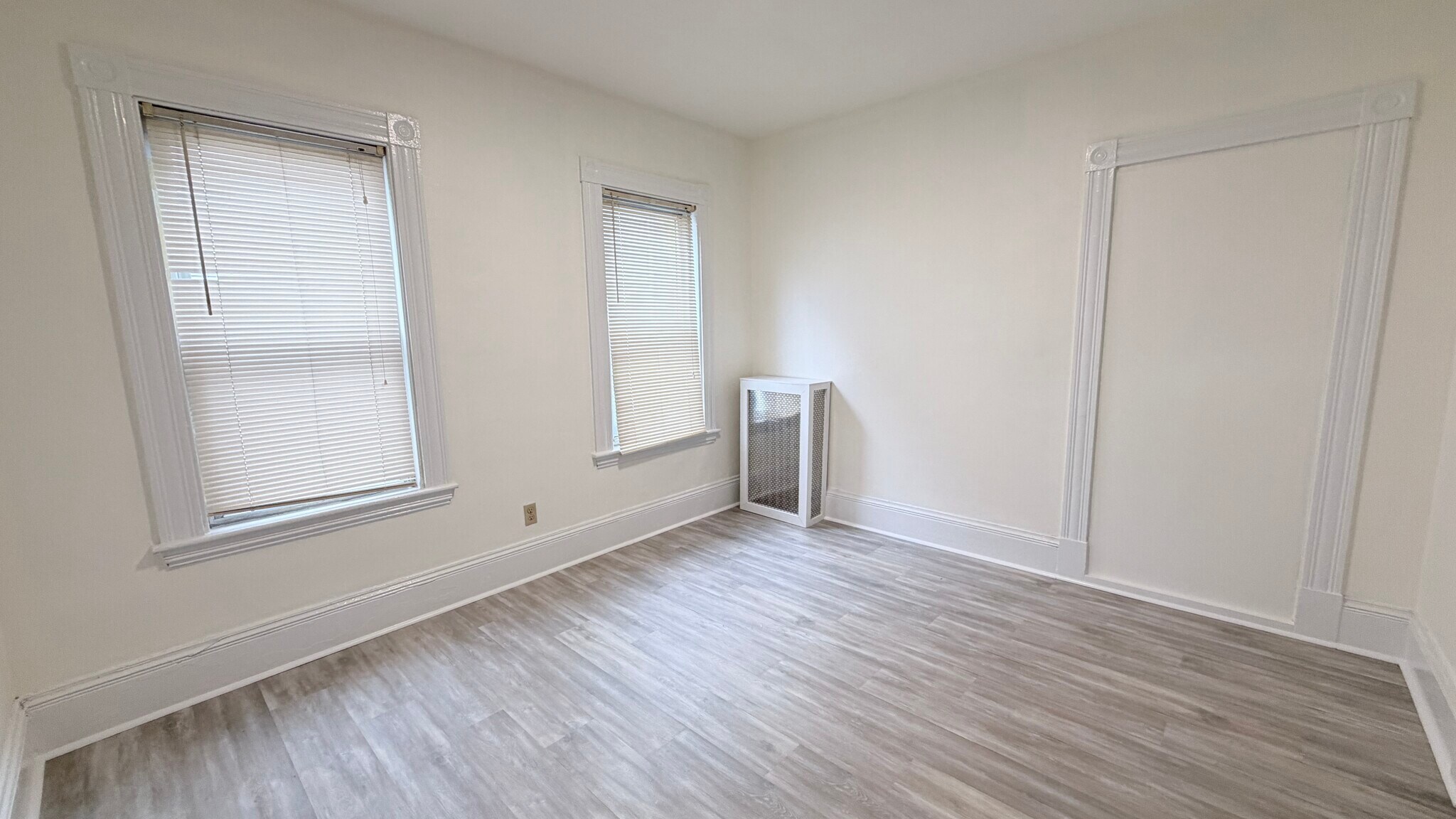 Building Photo - 76 Antwerp St