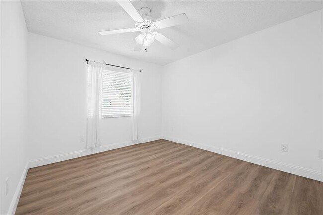 Building Photo - 9953 NW 9th Ct