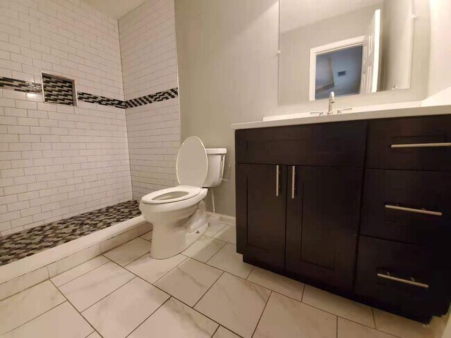 Building Photo - 2880 Highpoint Rd