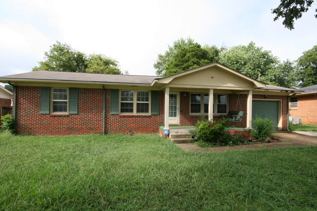 Building Photo - 4029 Knollbrook Dr NW