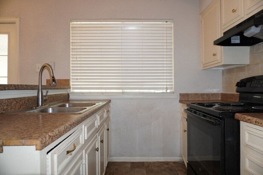 Building Photo - 2007 Hickory Hill Dr