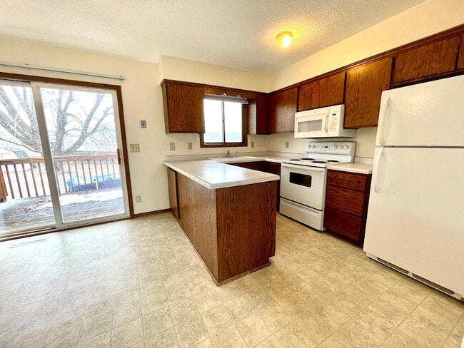 Building Photo - 6166 Upper 51st St N