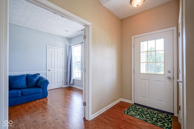 Building Photo - 952 Helston Ave