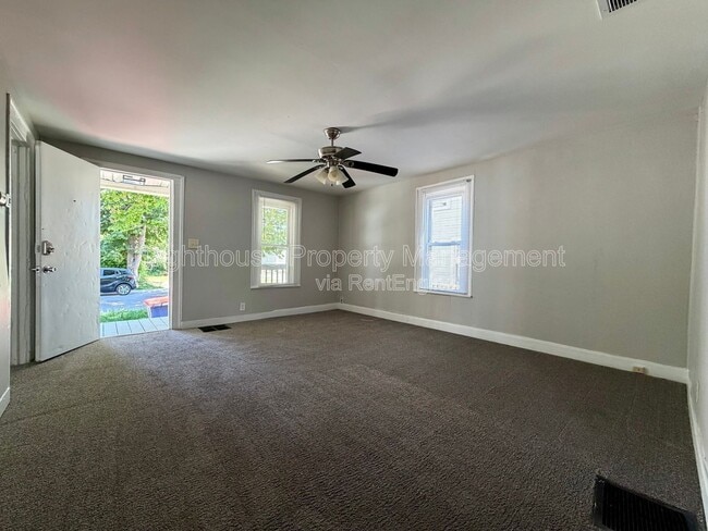 Building Photo - 1011 Quarry Ave NW