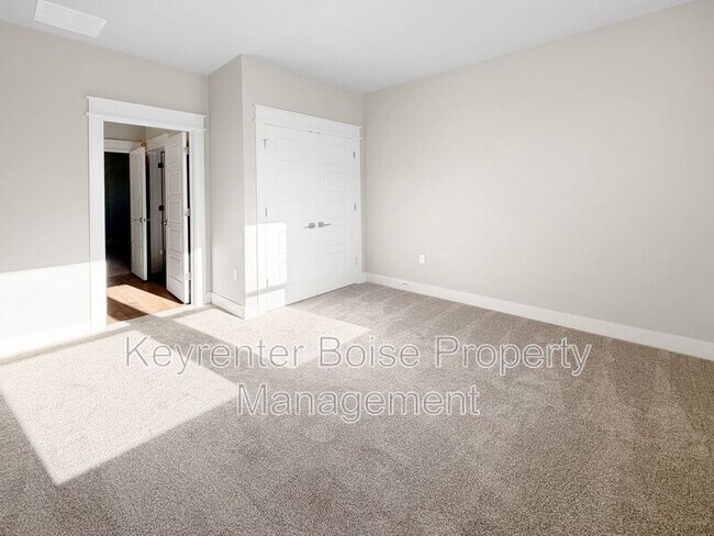 Building Photo - 4401 E Wedge St