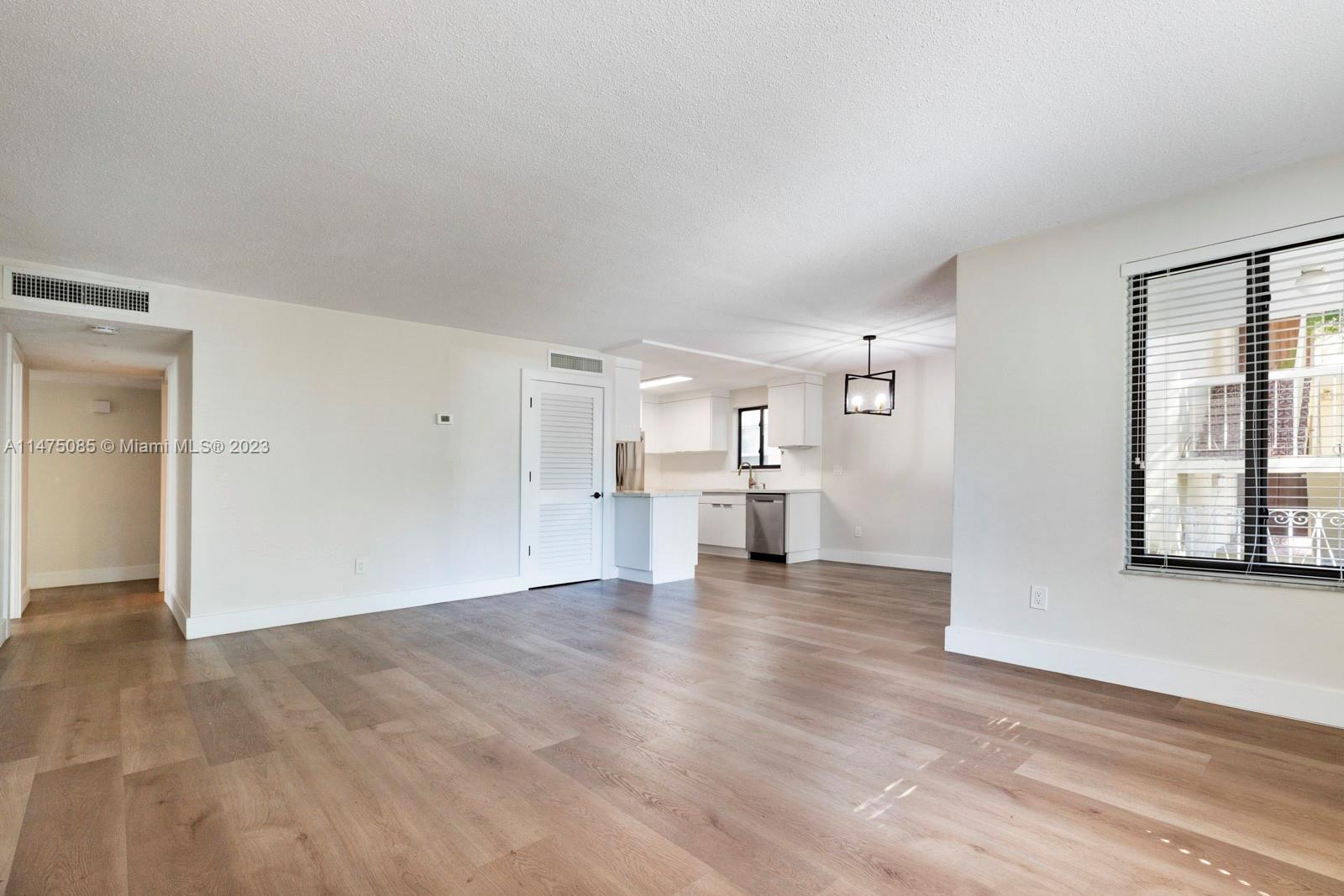 Building Photo - 531 Menendez Ave