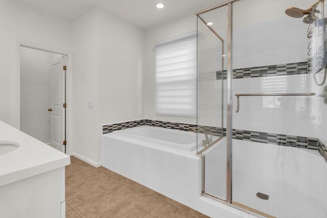 Building Photo - 72 Tulip