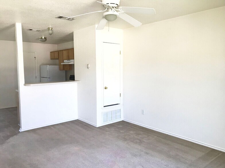 Building Photo - 4405 Abigail Dr