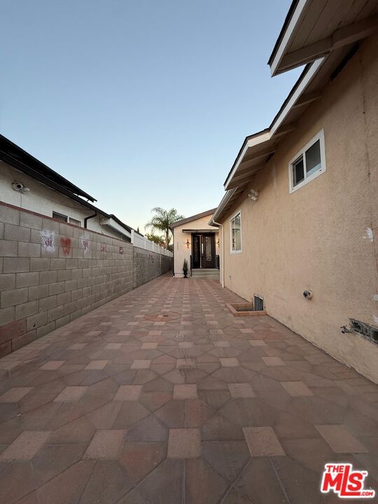 Building Photo - 6530 Varna Ave