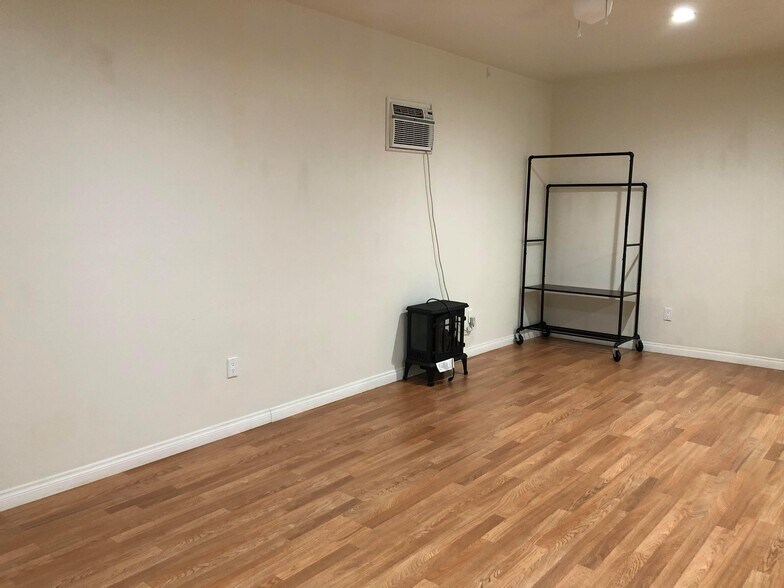 Building Photo - 3219 Gleason Ave