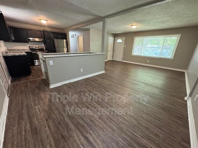 Building Photo - 48 Wayside Dr