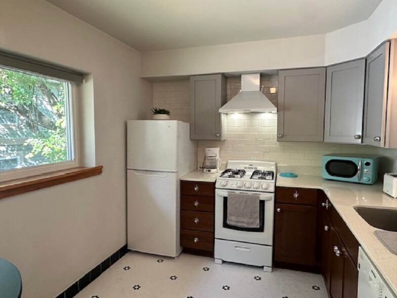 Building Photo - 415 N Dunn St