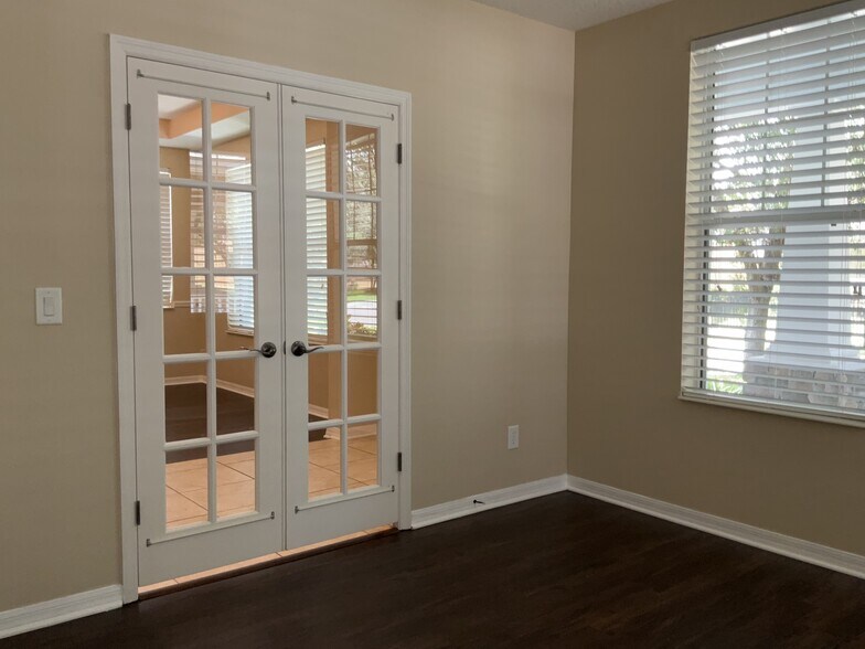 Building Photo - 16017 Loneoak View Dr