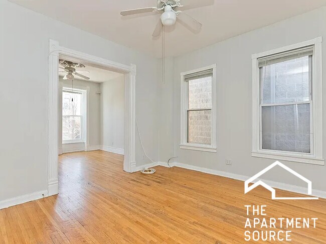 Building Photo - 858 N Paulina St