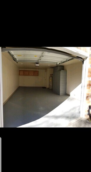 Garage. - 10321 146th St E