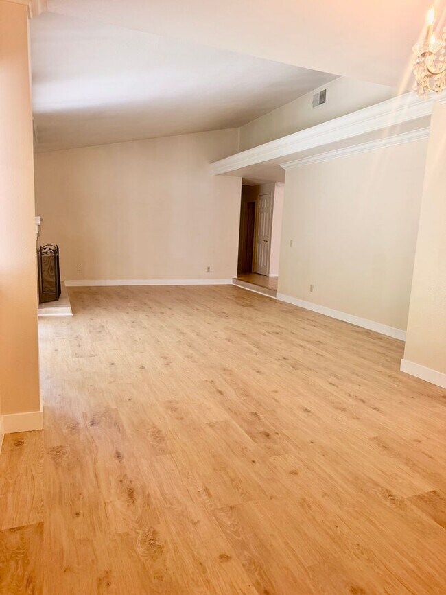 Building Photo - 228 Eagleview Pl