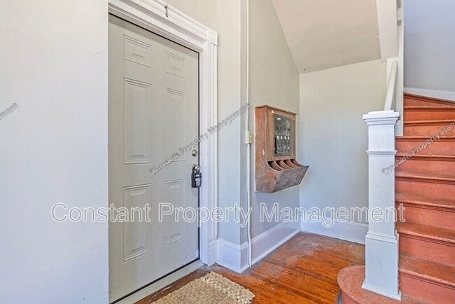 Building Photo - 1166 Bond St