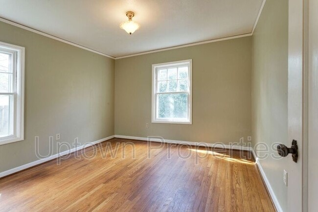 Building Photo - 1644 N Willamette Blvd